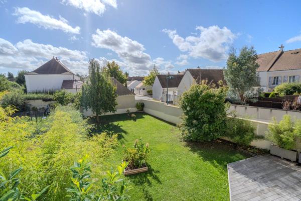Maison familiale avec jardin ensoleillé et double garage – Bailly-Romainvilliers