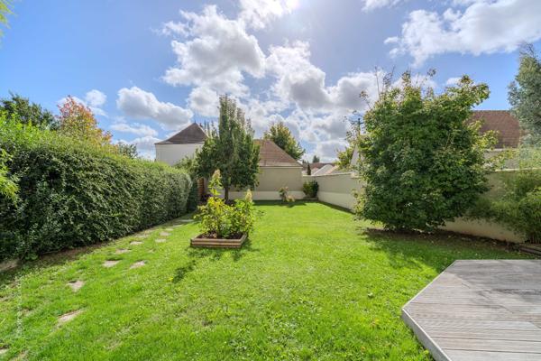Maison familiale avec jardin ensoleillé et double garage – Bailly-Romainvilliers