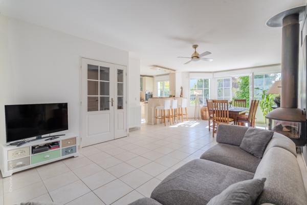 Maison familiale avec jardin ensoleillé et double garage – Bailly-Romainvilliers