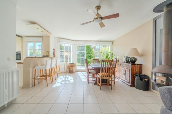 Maison familiale avec jardin ensoleillé et double garage – Bailly-Romainvilliers