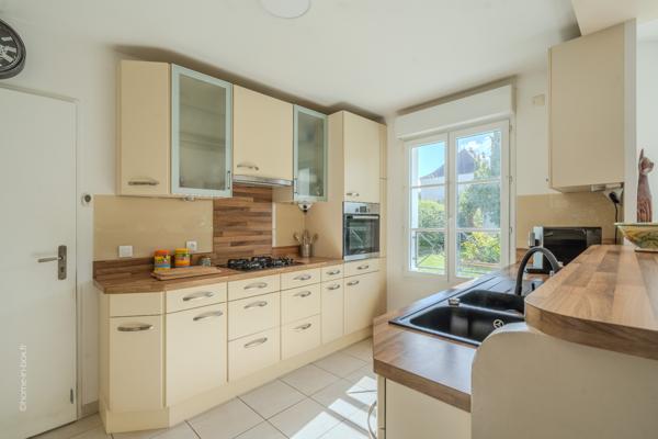 Maison familiale avec jardin ensoleillé et double garage – Bailly-Romainvilliers