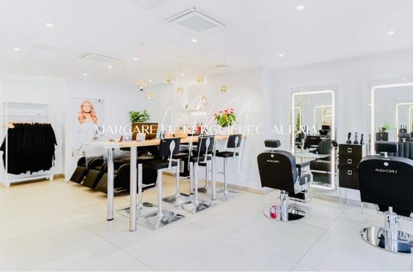 Elégant salon de coiffure à vendre de 61m² avec Head Spa