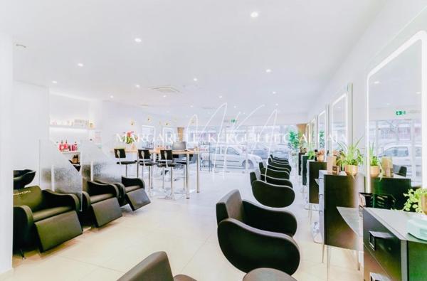 Elégant salon de coiffure à vendre de 61m² avec Head Spa