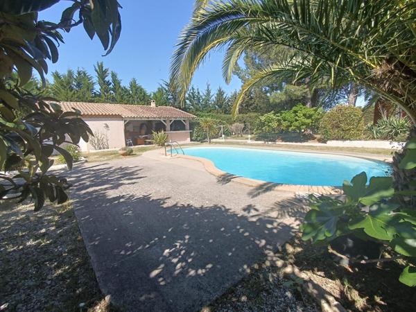 grande Piece de vie, 3 chambres, grand jardin, piscine