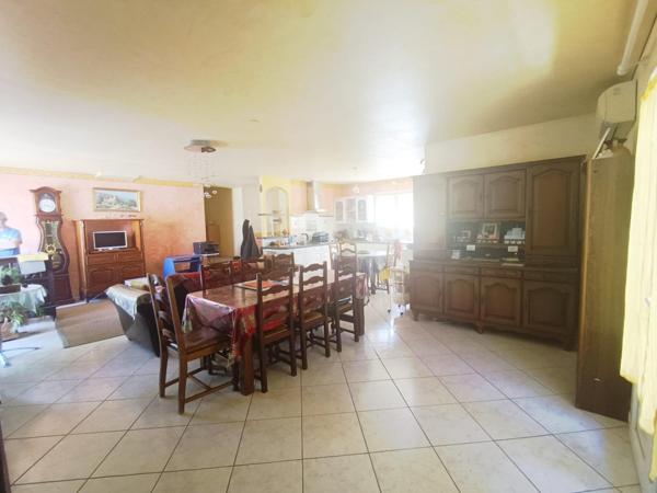 grande Piece de vie, 3 chambres, grand jardin, piscine