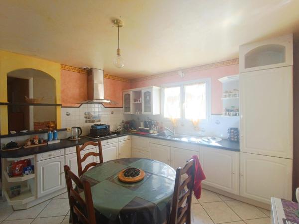 grande Piece de vie, 3 chambres, grand jardin, piscine