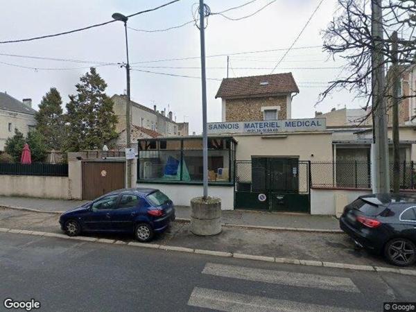 Ensemble immobilier avec maison de 140 m2 sur sous-sol et  deux commerces loués