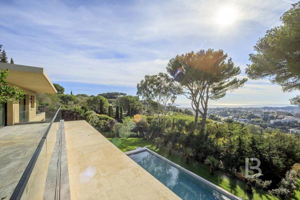 Villa contemporaine de 10 pièces avec vue mer panoramique à vendre à Mougins
