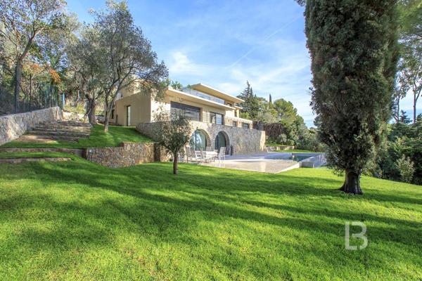 Villa contemporaine de 10 pièces avec vue mer panoramique à vendre à Mougins