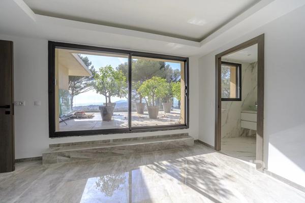 Villa contemporaine de 10 pièces avec vue mer panoramique à vendre à Mougins
