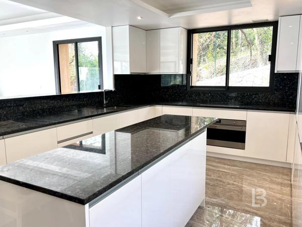 Villa contemporaine de 10 pièces avec vue mer panoramique à vendre à Mougins