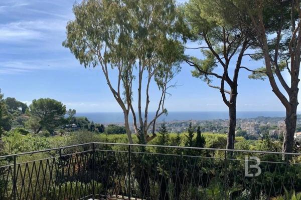 Villa contemporaine de 10 pièces avec vue mer panoramique à vendre à Mougins