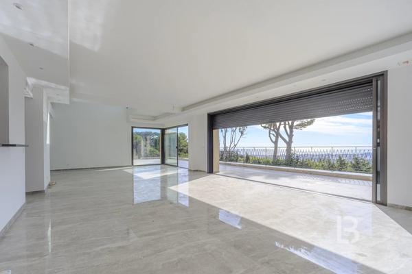 Villa contemporaine de 10 pièces avec vue mer panoramique à vendre à Mougins