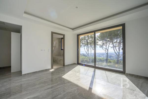 Villa contemporaine de 10 pièces avec vue mer panoramique à vendre à Mougins