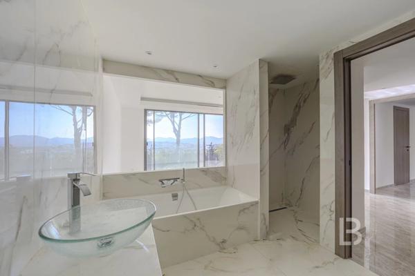 Villa contemporaine de 10 pièces avec vue mer panoramique à vendre à Mougins