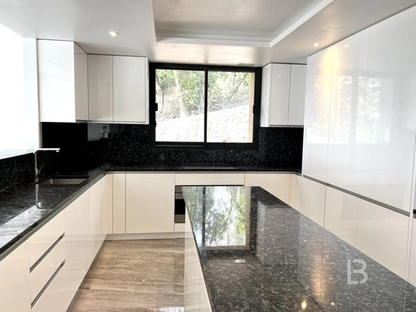 Villa contemporaine de 10 pièces avec vue mer panoramique à vendre à Mougins