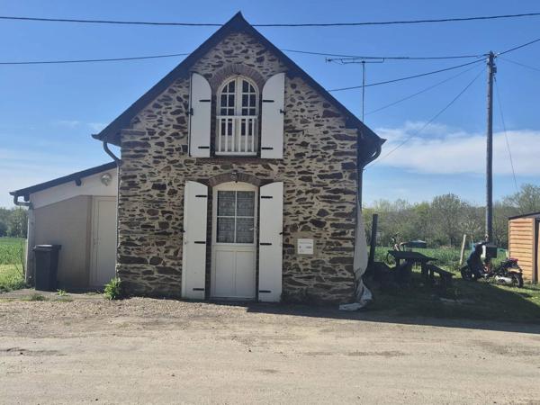 CHATEAU GONTIER SUR MAYENNE PROPRIETE AVEC MAISON DE MAITRE DE 160 M2 + DEPENDANCES DE 120 M2 AU SOL + ETANG + TERRAIN DE 2 HECTARES + PETITE MAISON EN LOCATION