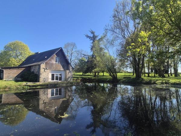 CHATEAU GONTIER SUR MAYENNE PROPRIETE AVEC MAISON DE MAITRE DE 160 M2 + DEPENDANCES DE 120 M2 AU SOL + ETANG + TERRAIN DE 2 HECTARES + PETITE MAISON EN LOCATION