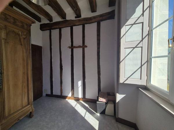 CHATEAU GONTIER SUR MAYENNE PROPRIETE AVEC MAISON DE MAITRE DE 160 M2 + DEPENDANCES DE 120 M2 AU SOL + ETANG + TERRAIN DE 2 HECTARES + PETITE MAISON EN LOCATION