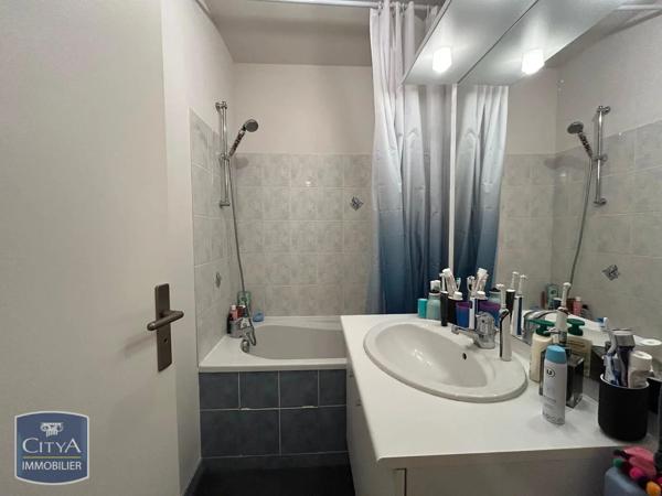 Appartement à louer 3 pièces 60.55m² Laval (53000)