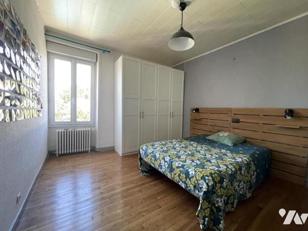 Maison d'habitation d'environ 170 m² habitables sur un terrain de 628 m².