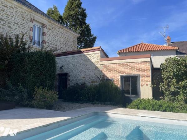 Maison d'habitation d'environ 170 m² habitables sur un terrain de 628 m².