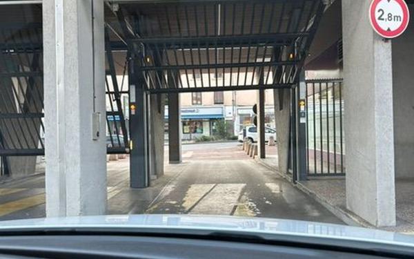 Stationnement à louer