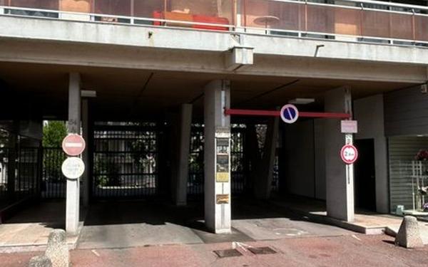Stationnement à louer