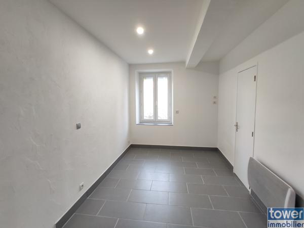 Jolie Maison rénovée avec terrasse et garage