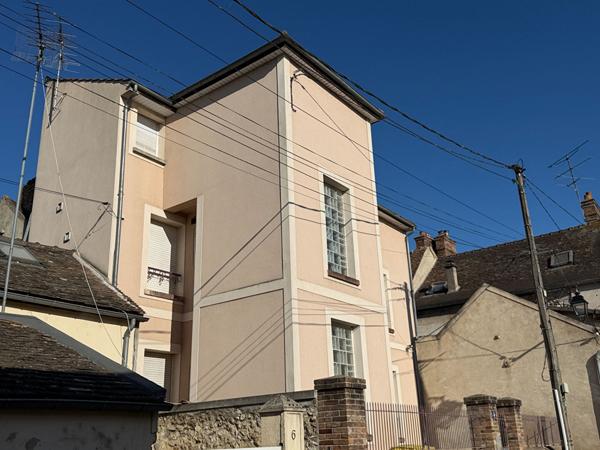 Immeuble à vendre à Montereau-Fault-Yonne - 3 appartements T2 bon état