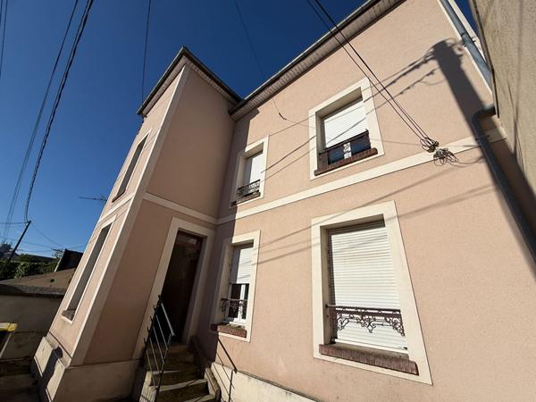Immeuble à vendre à Montereau-Fault-Yonne - 3 appartements T2 bon état