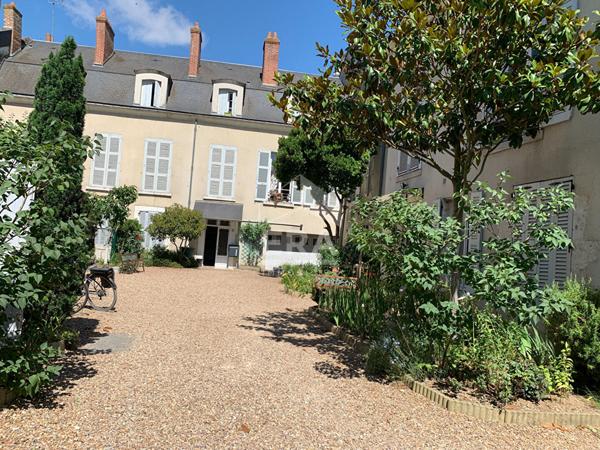 APPART. T2 MEUBLE A LOUER - BLOIS - CENTRE-VILLE, COPRO AVEC PARC ET PARKING VELOS