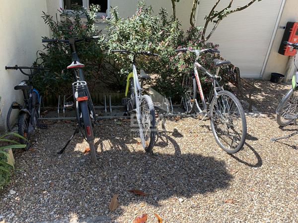 APPART. T2 MEUBLE A LOUER - BLOIS - CENTRE-VILLE, COPRO AVEC PARC ET PARKING VELOS