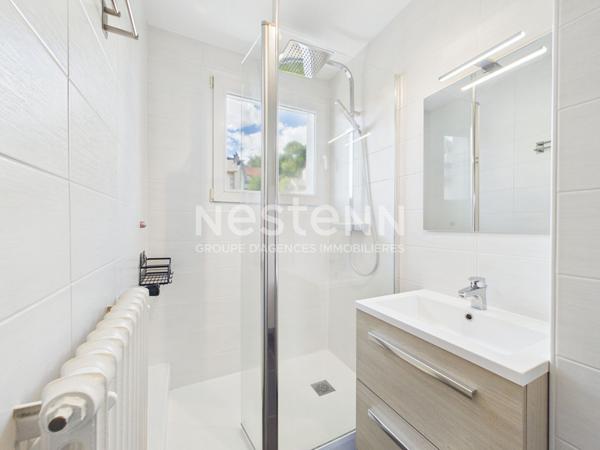 Aurillac centre-ville, à vendre appartement 3 pièces, rénové, avec balcon sans vis à vis, cave et garage.