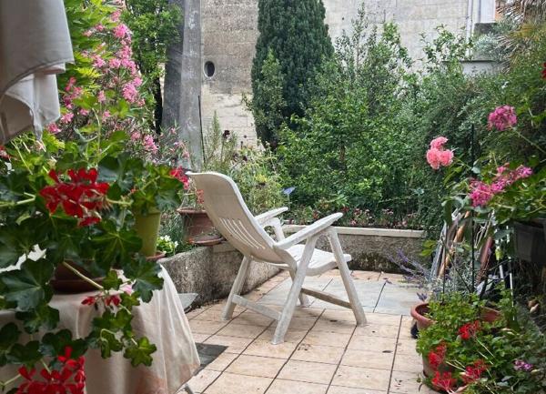 Immeuble à vendre    3 pièces •  Niort