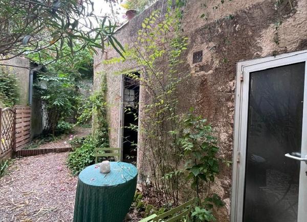 Immeuble à vendre    3 pièces •  Niort