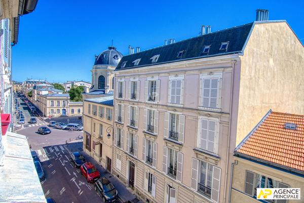 Versailles Notre-Dame Appartement 2/3 pièces de 63 m² carrez situé au 4ème et dernier étage avec cave €450 000 ** - Référence 26735
