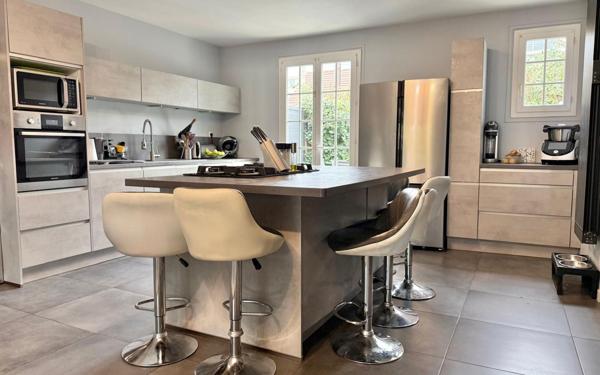 Maison à vendre    9 pièces • 140 m2 Morangis