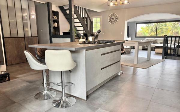 Maison à vendre    9 pièces • 140 m2 Morangis