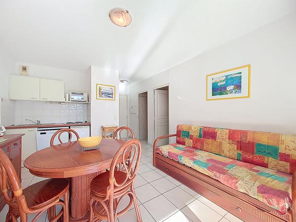 Saint-Aygulf, T2, proche mer, parking, cave, piscine