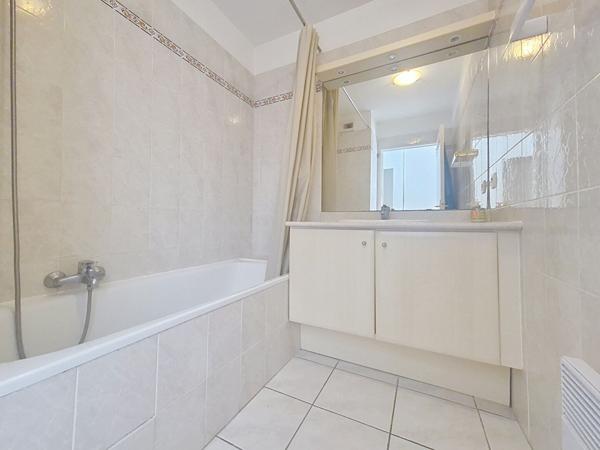 Saint-Aygulf, T2, proche mer, parking, cave, piscine