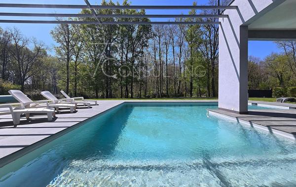 VENTE 25MN NORD DE L’AÉROPORT MAISON CONTEMPORAINE 7 PIÈCES + SOUS-SOL SUR 5000M²