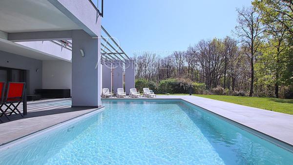 VENTE 25MN NORD DE L’AÉROPORT MAISON CONTEMPORAINE 7 PIÈCES + SOUS-SOL SUR 5000M²