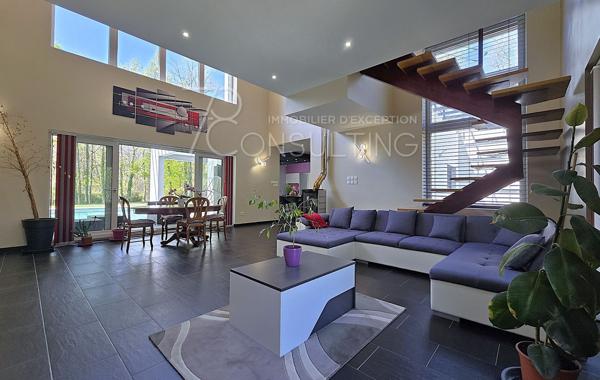 VENTE 25MN NORD DE L’AÉROPORT MAISON CONTEMPORAINE 7 PIÈCES + SOUS-SOL SUR 5000M²