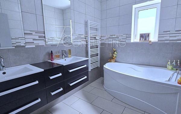 VENTE 25MN NORD DE L’AÉROPORT MAISON CONTEMPORAINE 7 PIÈCES + SOUS-SOL SUR 5000M²