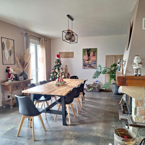 Pavillon 4 chambres avec piscine et garage !