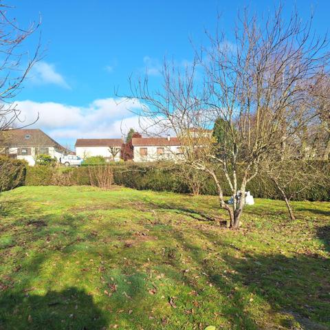 Pavillon 4 chambres avec piscine et garage !