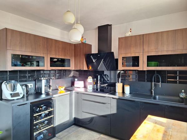 Pavillon 4 chambres avec piscine et garage !