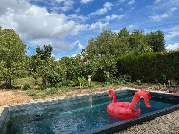 Pavillon 4 chambres avec piscine et garage !