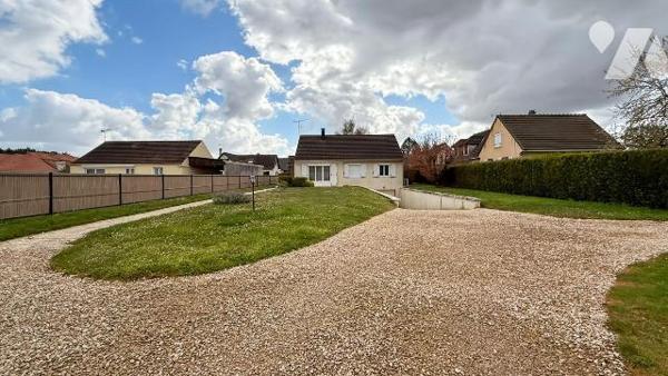 Maison d'habitation de plain pied de 82m² sur une parcelle de 1071m² située sur la commune de S...